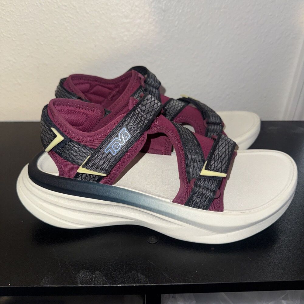 Teva Womens Aventrail R2T Trail Running Sandal Phantom Raspberry US Size 7.5